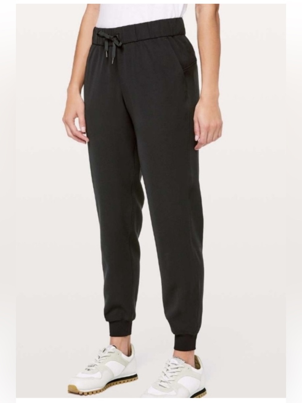 Lululemon On the Fly Jogger *Luxtreme in Black sz 6